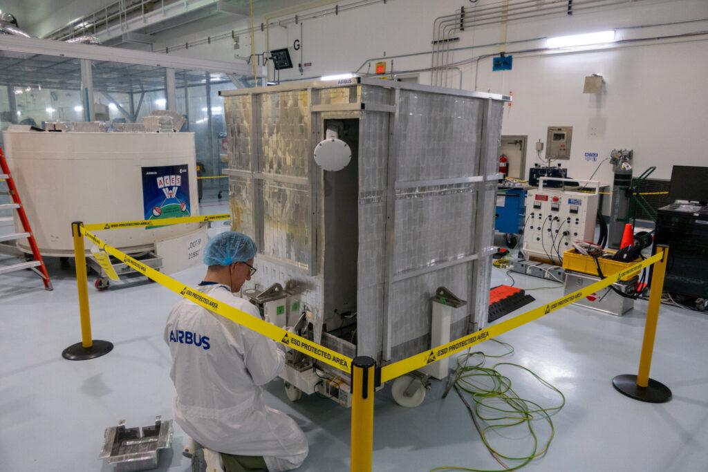 El instrumento ACES en el Centro Espacial Kennedy de la NASA en Florida, Estados Unidos.