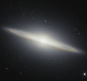 La imagen de la famosa galaxia Sombrero tomada por el telescopio espacial James Webb de la NASA (2024) en longitudes de onda del infrarrojo cercano muestra el polvo del anillo exterior bloqueando la luz estelar de las partes al interior de la galaxia.